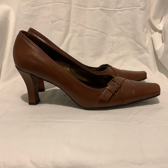 Retro/Vintage style NICKELS brown pumps with leather uppers. Size 7 1/2 M. - Picture 2 of 6